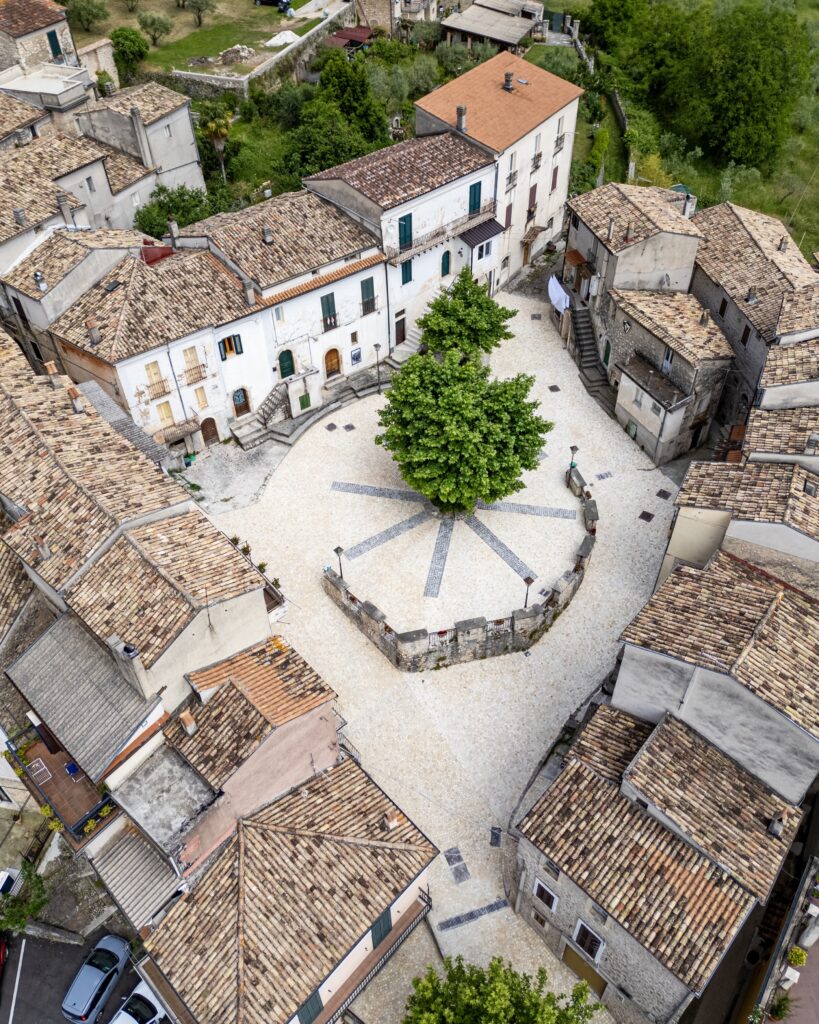 Largo Lago Piazza