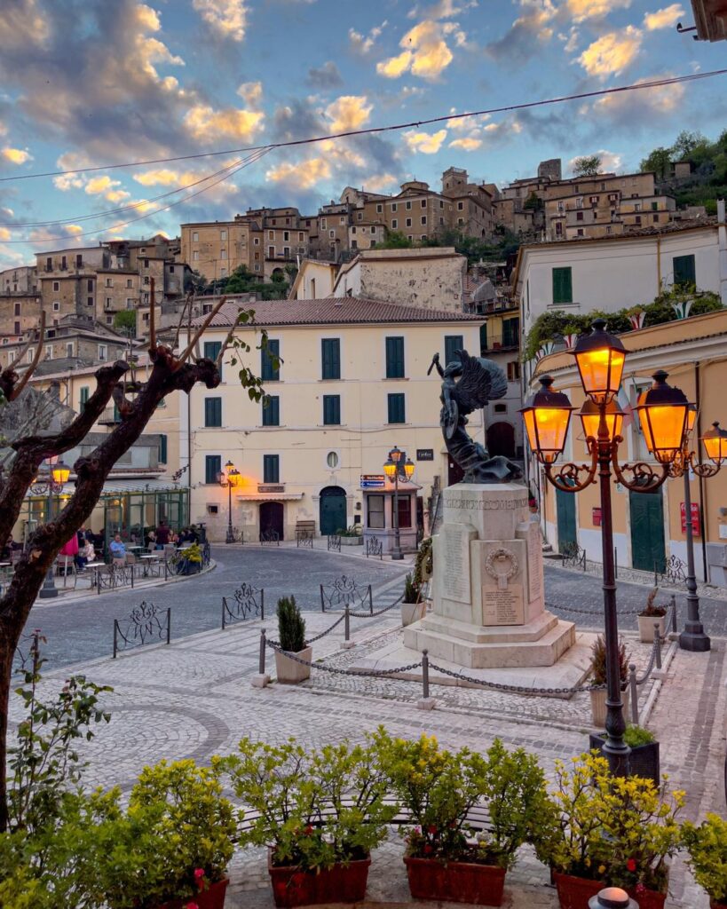 Piazza Carlo Coletti 1