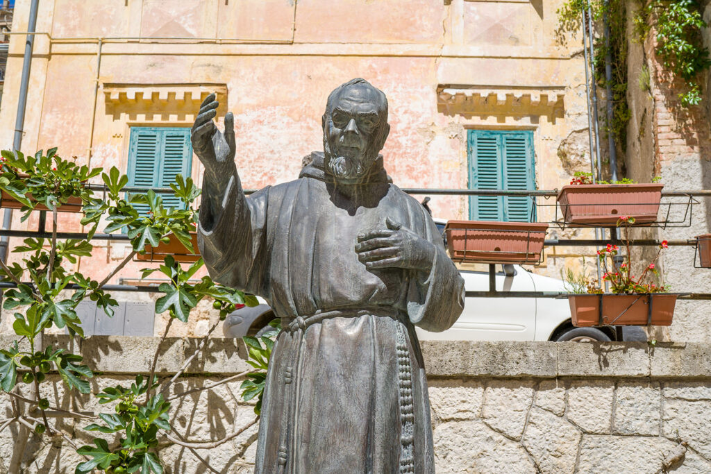 Statua Padre Pio 2